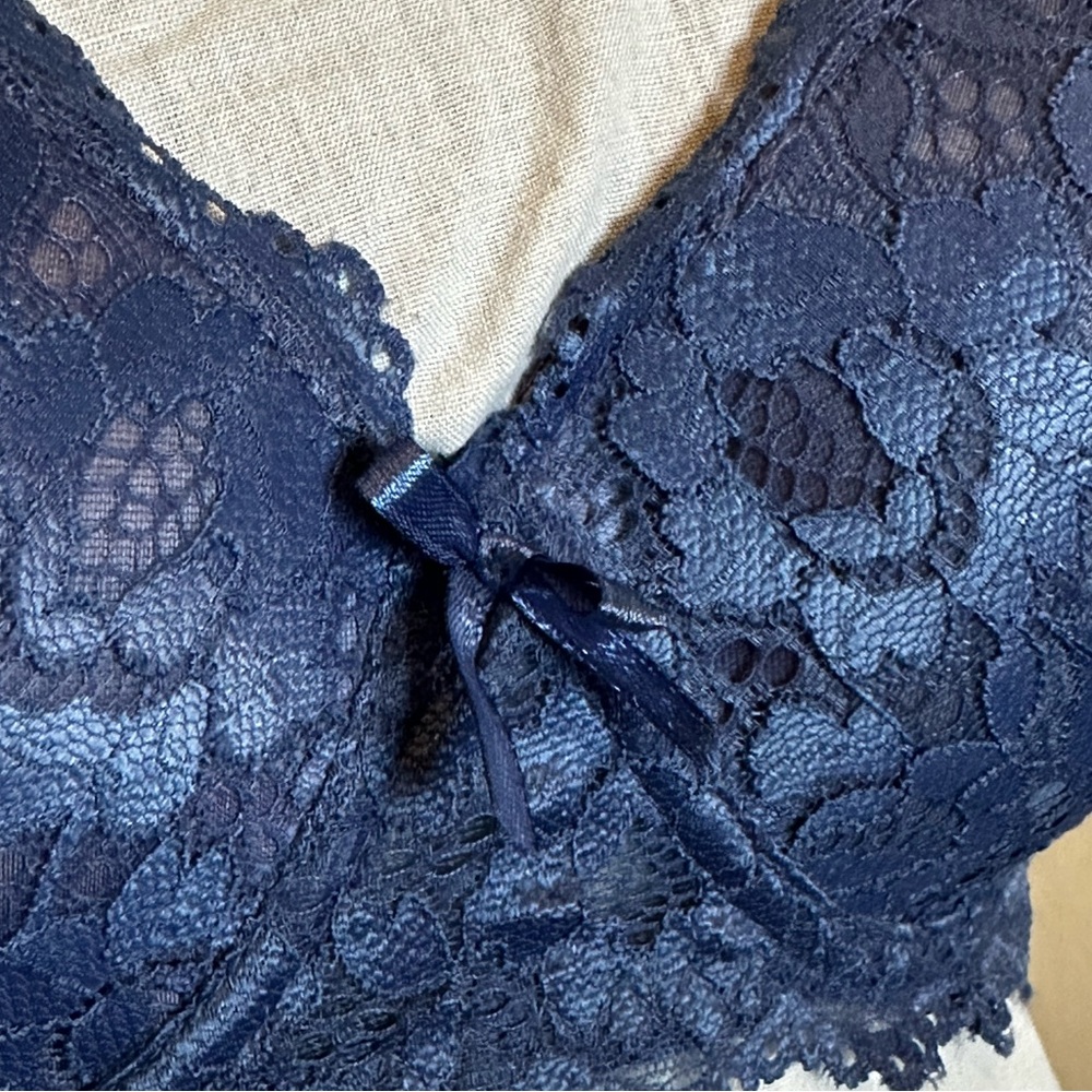 Women's Lace-Overlay Push-Up Bra - Picture 2 of 6